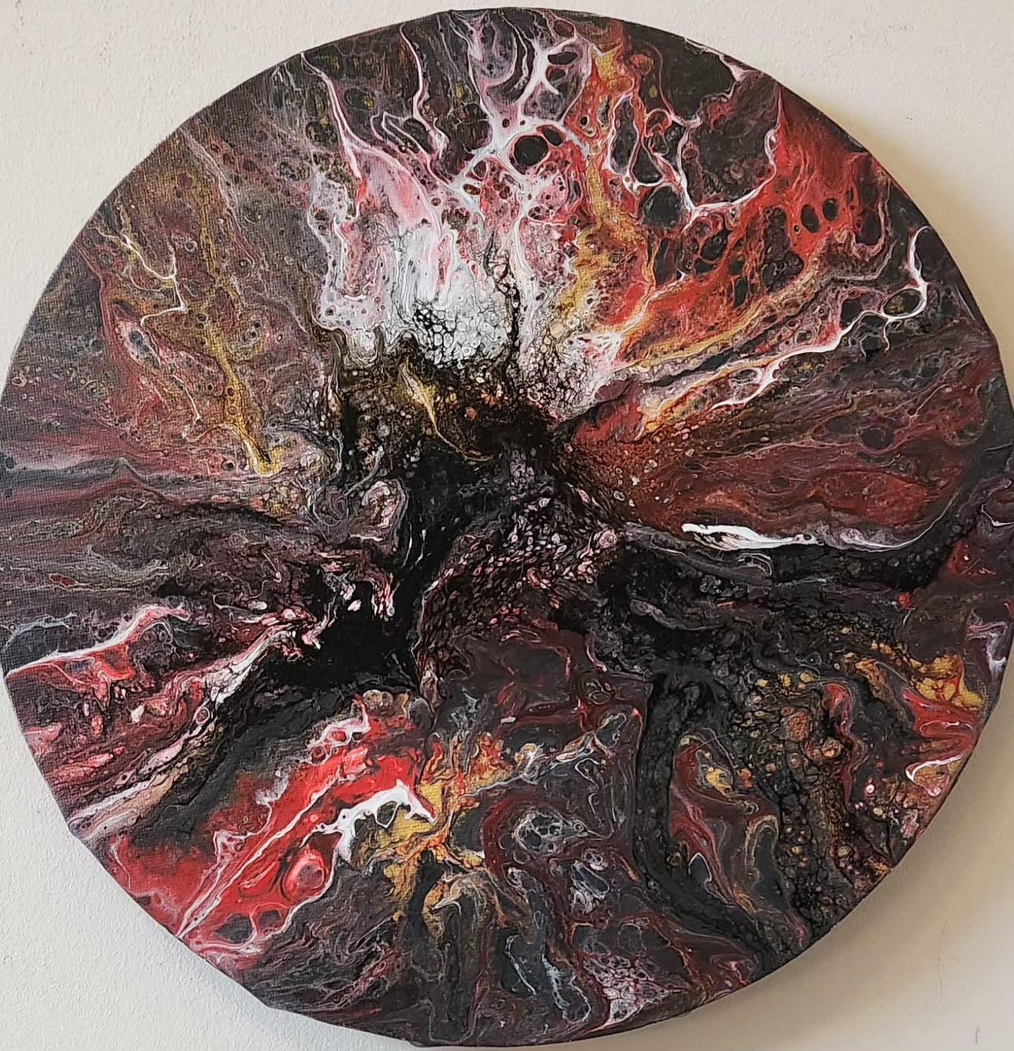 Dark Horse - 12" Round Original | Powerful Fluid Art